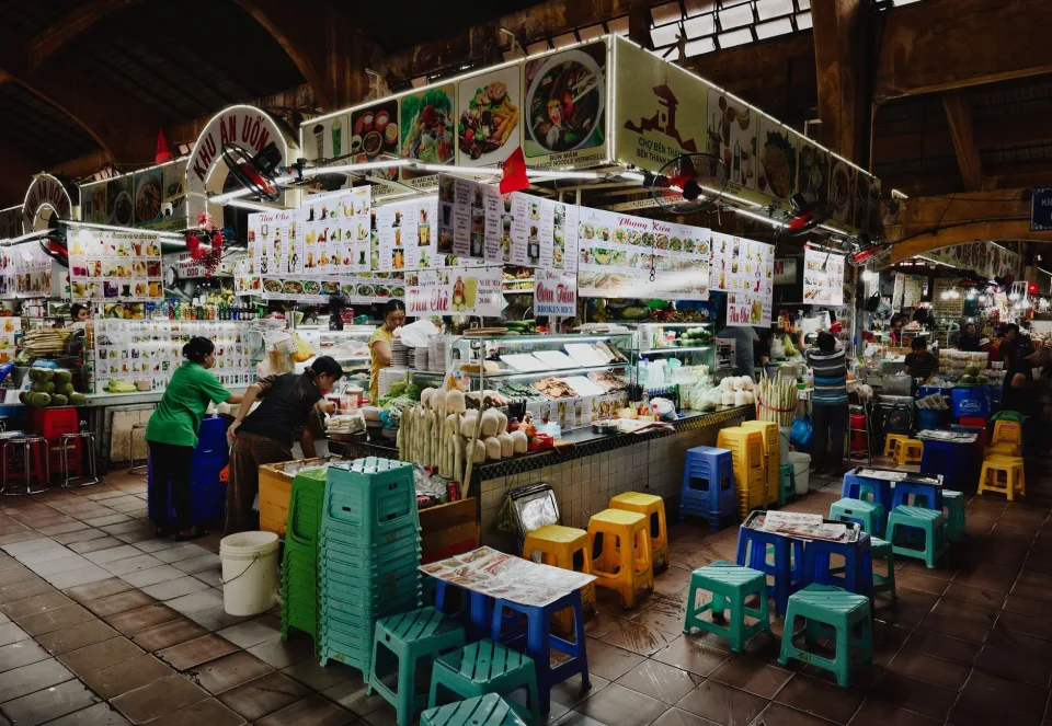 Bàn ăn tại Lê Minh Đức